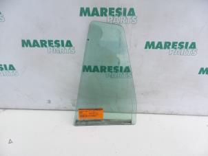 Begagnade Sidofönster, vänster bak Renault Laguna II Grandtour (KG) 1.9 dCi 130 Pris € 25,00 Marginaltabell erbjuds av Maresia Parts