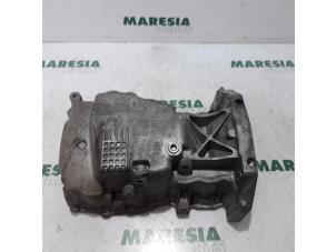 Begagnade Oljetråg Renault Scénic II (JM) 1.6 16V Pris € 40,00 Marginaltabell erbjuds av Maresia Parts
