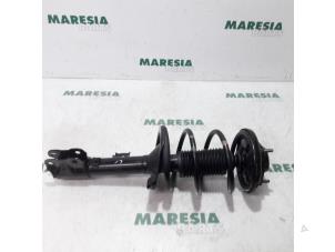 Używane Amortyzator prawy przód Citroen C4 Aircross (BU) 1.6 HDi 16V 115 AWC Cena € 157,50 Procedura marży oferowane przez Maresia Parts