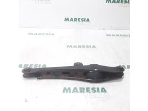 Gebruikte Draagarm onder rechts-achter Citroen C4 Aircross (BU) 1.6 HDi 16V 115 AWC Prijs € 85,00 Margeregeling aangeboden door Maresia Parts