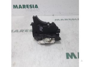Begagnade Dörrlåsmekanism, 4-dörrars, höger fram Citroen C-Crosser 2.2 HDiF 16V Pris € 50,00 Marginaltabell erbjuds av Maresia Parts