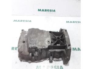 Begagnade Oljetråg Renault Clio III (BR/CR) 1.4 16V Pris € 40,00 Marginaltabell erbjuds av Maresia Parts