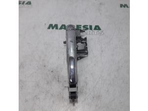 Begagnade Dörrhandtag, 4-dörrars, höger fram Citroen C3 (SC) 1.2 VTi 82 12V Pris € 25,00 Marginaltabell erbjuds av Maresia Parts