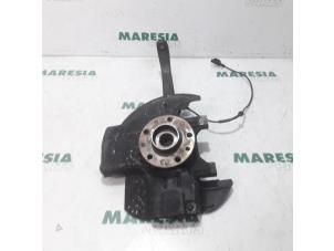 Gebruikte Fusee rechts-voor Alfa Romeo 159 Sportwagon (939BX) 3.2 JTS V6 24V Prijs € 105,00 Margeregeling aangeboden door Maresia Parts