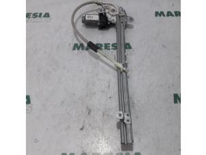 Begagnade Fönstermekanism för bakre dörr, 4-dörrars, vänster Renault Laguna II Grandtour (KG) 2.0 16V Pris € 40,00 Marginaltabell erbjuds av Maresia Parts