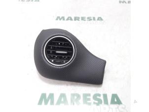 Gebruikte Luchtrooster Dashboard Fiat Punto Evo (199) 1.3 JTD Multijet 85 16V Euro 5 Prijs € 25,00 Margeregeling aangeboden door Maresia Parts