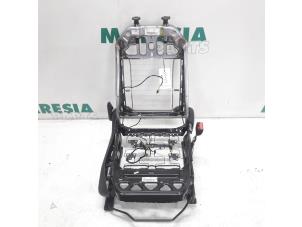 Używane Rama fotela Peugeot 2008 (CU) 1.2 Vti 12V PureTech 82 Cena € 60,00 Procedura marży oferowane przez Maresia Parts