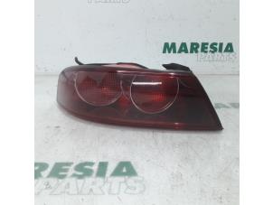 Używane Tylne swiatlo pozycyjne lewe Alfa Romeo 159 (939AX) 2.2 JTS 16V Cena € 40,00 Procedura marży oferowane przez Maresia Parts