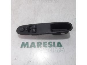 Używane Przelacznik combi okienny Fiat Punto Evo (199) 1.3 JTD Multijet 85 16V Euro 5 Cena € 35,00 Procedura marży oferowane przez Maresia Parts