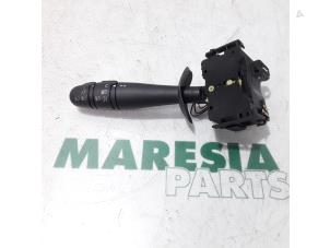 Gebruikte Knipperlicht Schakelaar Renault Espace (JK) 2.0 16V Turbo Prijs € 35,00 Margeregeling aangeboden door Maresia Parts