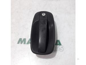 Begagnade Dörrhandtag, 2-dörrars, vänster Renault Trafic New (FL) 2.0 dCi 16V 115 Pris € 25,00 Marginaltabell erbjuds av Maresia Parts