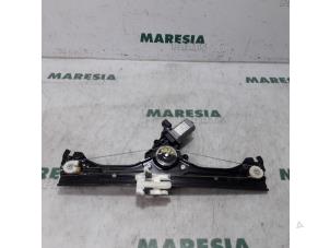 Używane Mechanizm szyby lewej przedniej wersja 2-drzwiowa Fiat 500 (312) 1.2 Cena € 35,00 Procedura marży oferowane przez Maresia Parts