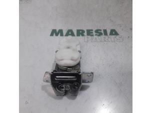 Gebruikte Slotmechaniek Achterklep Citroen C-Crosser 2.2 HDiF 16V Prijs € 60,50 Inclusief btw aangeboden door Maresia Parts