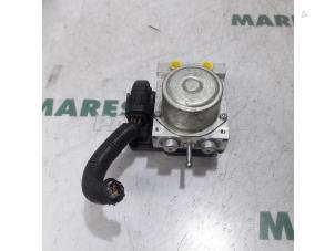 Begagnade ABS-pump Renault Koleos I 2.5 16V Pris € 210,00 Marginaltabell erbjuds av Maresia Parts