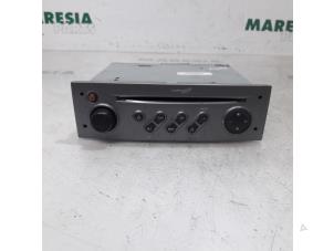 Begagnade CD-spelare med radio Renault Scénic II (JM) 1.6 16V Pris € 262,50 Marginaltabell erbjuds av Maresia Parts