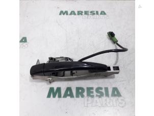 Begagnade Dörrhandtag, 4-dörrars, höger bak Citroen C6 (TD) 2.7 HDiF V6 24V Pris € 50,00 Marginaltabell erbjuds av Maresia Parts