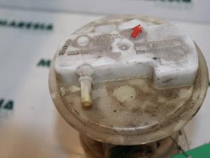 Gebruikte Brandstofpomp Elektrisch Renault Twingo (C06) 1.2 16V Prijs € 25,00 Margeregeling aangeboden door Maresia Parts