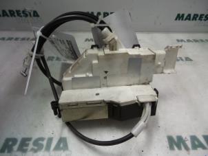Gebruikte Deurslot Mechaniek 4Deurs rechts-voor Peugeot 407 SW (6E) 1.8 16V Prijs € 25,00 Margeregeling aangeboden door Maresia Parts