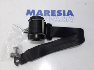 Begagnade Bakre säkerhetsbälte, vänster Fiat Punto III (199) 1.3 JTD Multijet 80 16V Pris € 25,00 Marginaltabell erbjuds av Maresia Parts