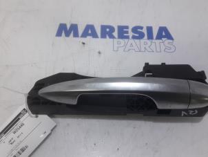 Gebruikte Portiergreep 4Deurs rechts-voor Alfa Romeo Giulietta (940) 1.4 TB 16V Prijs € 39,00 Margeregeling aangeboden door Maresia Parts