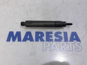 Używane Wtryskiwacz (Diesel) Renault Master Cena € 60,00 Procedura marży oferowane przez Maresia Parts