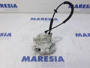 Gebruikte Deurslot Mechaniek 4Deurs links-achter Alfa Romeo 159 Sportwagon (939BX) 1.9 JTDm 16V Prijs € 35,00 Margeregeling aangeboden door Maresia Parts