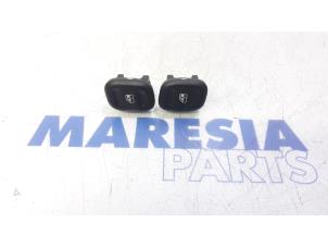 Begagnade Flerfunktionsbrytare, fönster Fiat Panda/Pandina (312) 0.9 TwinAir 60 Pris € 40,00 Marginaltabell erbjuds av Maresia Parts