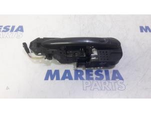 Begagnade Dörrhandtag, 4-dörrars, vänster bak Renault Megane III Grandtour (KZ) 1.5 dCi 110 Pris € 50,00 Marginaltabell erbjuds av Maresia Parts