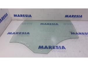 Gebruikte Portierruit 4Deurs links-achter Renault Megane IV Estate (RFBK) 1.5 Energy dCi 110 Prijs € 75,00 Margeregeling aangeboden door Maresia Parts