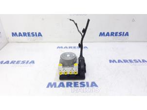 Używane Pompa ABS Renault Megane IV Estate (RFBK) 1.5 Energy dCi 110 Cena € 262,50 Procedura marży oferowane przez Maresia Parts