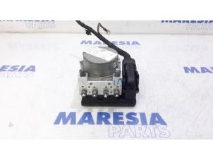 Gebruikte ABS Pomp Renault Megane IV Estate (RFBK) 1.2 Energy TCE 130 Prijs € 199,99 Margeregeling aangeboden door Maresia Parts