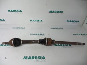 Gebruikte Aandrijfas rechts-voor Peugeot 407 SW (6E) 2.0 HDiF 16V Prijs € 60,00 Margeregeling aangeboden door Maresia Parts