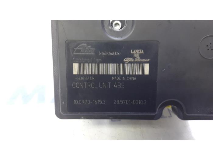 ABS-pump från en Vauxhall Combo Mk.III (D) 1.3 CDTI 16V 2014