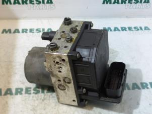 Begagnade ABS-pump Alfa Romeo GT (937) 1.9 JTD 16V Multijet Pris € 80,00 Marginaltabell erbjuds av Maresia Parts