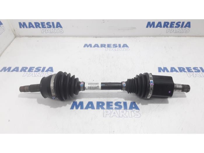 Drivaxel, vänster fram från en Abarth 500C/595C/695C 1.4 T-Jet 16V 695,595 Competizione,Rivale 2015