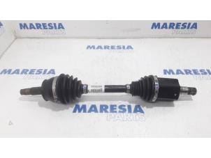 Gebruikte Aandrijfas links-voor Fiat 500C/595C/695C 1.4 T-Jet 16V 695,595 Competizione,Rivale Prijs € 262,50 Margeregeling aangeboden door Maresia Parts