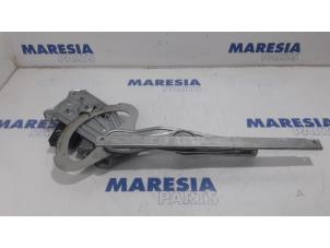 Begagnade Fönstermekanism för bakre dörr, 4-dörrars, vänster Renault Grand Scénic III (JZ) 1.5 dCi 110 Pris € 35,00 Marginaltabell erbjuds av Maresia Parts
