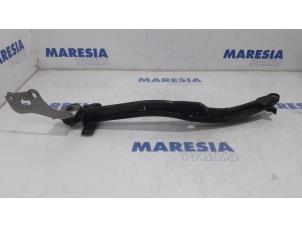 Begagnade Underram Peugeot 508 (8D) 1.6 THP 16V Pris € 35,00 Marginaltabell erbjuds av Maresia Parts