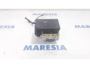 Gebruikte ABS Pomp Renault Megane IV Estate (RFBK) 1.2 Energy TCE 130 Prijs € 199,99 Margeregeling aangeboden door Maresia Parts