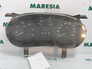 Begagnade Instrumentpanel Renault Trafic New (FL) 1.9 dCi 100 16V Pris € 50,00 Marginaltabell erbjuds av Maresia Parts