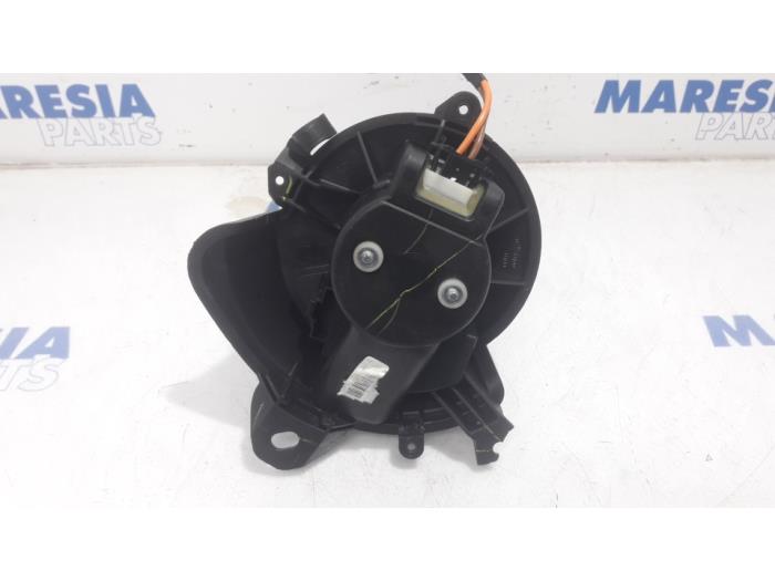 Chaufage Ventilatiemotor van een Fiat Fiorino (225) 1.3 D 16V Multijet 2015