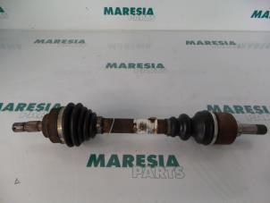 Begagnade Drivaxel, vänster fram Peugeot 206 SW (2E/K) 2.0 HDi Pris € 75,00 Marginaltabell erbjuds av Maresia Parts