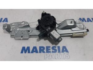 Gebruikte Ruitmechaniek 4Deurs rechts-achter Renault Megane IV Estate (RFBK) 1.3 TCE 115 16V Prijs € 50,00 Margeregeling aangeboden door Maresia Parts