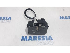 Begagnade Dörrlåsmekanism, 4-dörrars, höger fram Fiat Punto Evo (199) 1.3 JTD Multijet 85 16V Euro 5 Pris € 25,00 Marginaltabell erbjuds av Maresia Parts