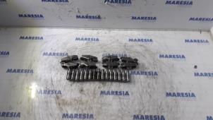 Gebruikte Klepstoter Renault Trafic New (FL) 2.0 dCi 16V 115 Prijs € 30,25 Inclusief btw aangeboden door Maresia Parts