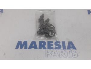 Używane Zapadka Peugeot 308 SW (L4/L9/LC/LJ/LR) 1.6 BlueHDi 120 Cena € 30,00 Procedura marży oferowane przez Maresia Parts