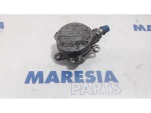 Begagnade Vakuumpump (diesel) Opel Vivaro 2.5 DTI 16V Pris € 50,00 Marginaltabell erbjuds av Maresia Parts