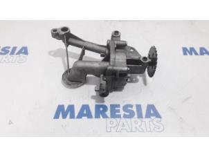 Begagnade Oljepump Opel Vivaro 2.5 DTI 16V Pris € 60,00 Marginaltabell erbjuds av Maresia Parts