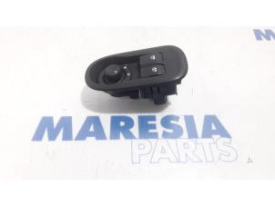 Gebruikte Combischakelaar ramen Renault Master III (FV) 2.3 dCi 145 16V FWD Prijs € 30,24 Inclusief btw aangeboden door Maresia Parts