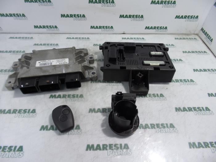 Dator, motorstyrning från en Renault Clio III (BR/CR) 1.2 16V TCe 100 2008